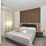 Apartman Sofia's & *