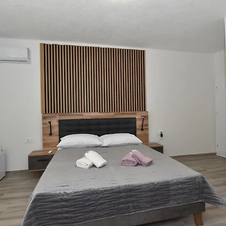 Apartman Sofia's & *