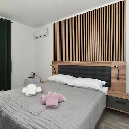 Sofia's & Apartment *