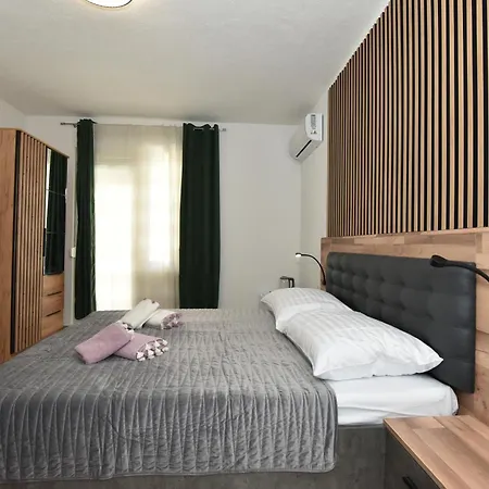 Apartman Sofia's & *