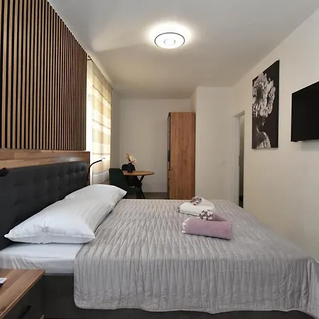 Sofia's & * Задар