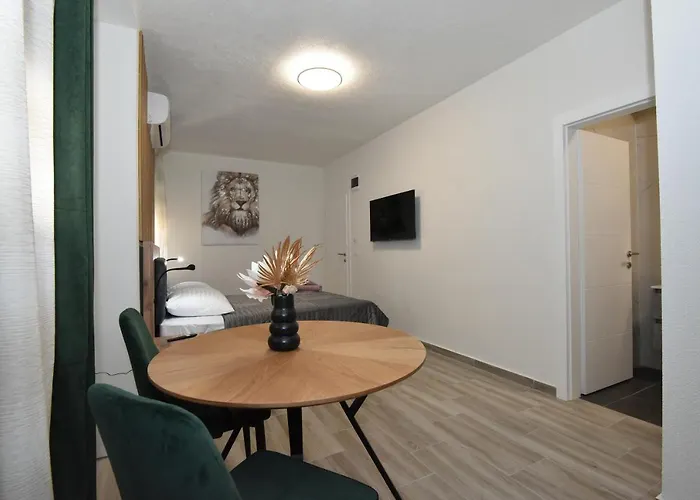 アパート Sofia's & *